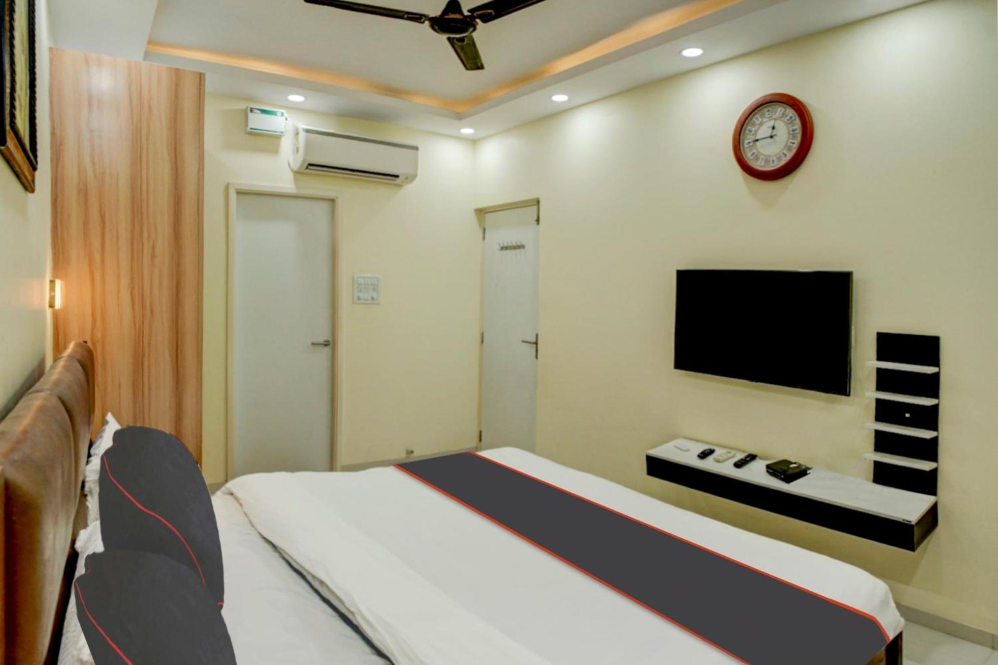 Flagship Santoshi Holiday Home 达波林 外观 照片
